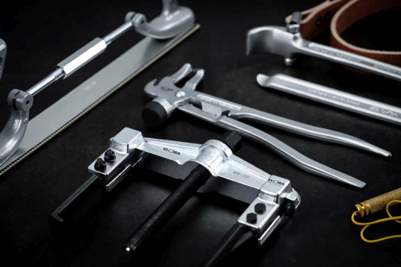 AUTOMOTIVE- AND SPECIAL TOOLS